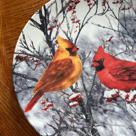 Ceramic plate featuring two winter cardinals - Picture 4 of 7